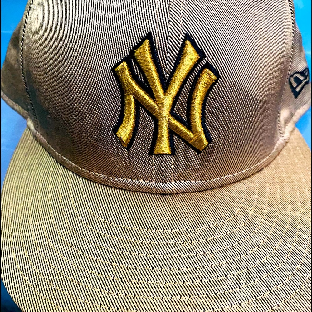 NY Yankees set of fitted caps! Rare Gold 7.5 & classic navy 7 3/8 pro-fitted.